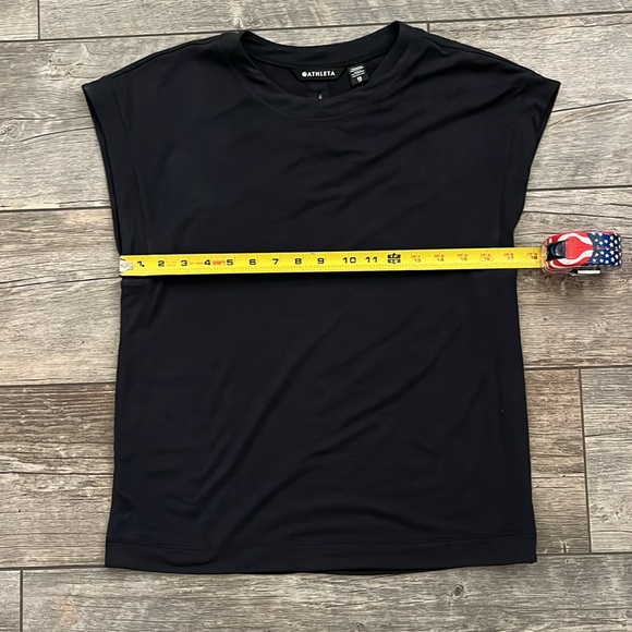 Athleta muscle tee (S) - Picture 3 of 4